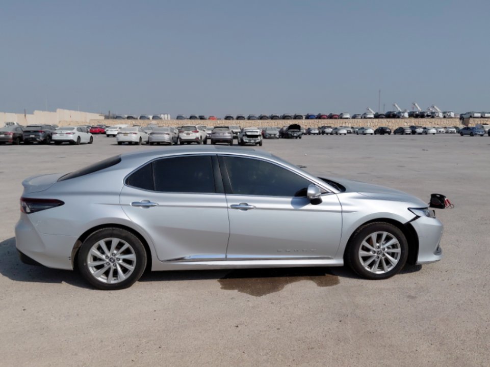 Toyota Camry GLE 2023 image