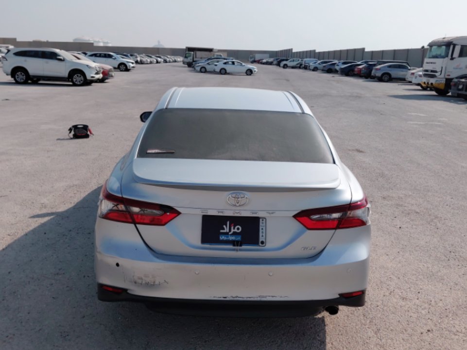 Toyota Camry GLE 2023 image