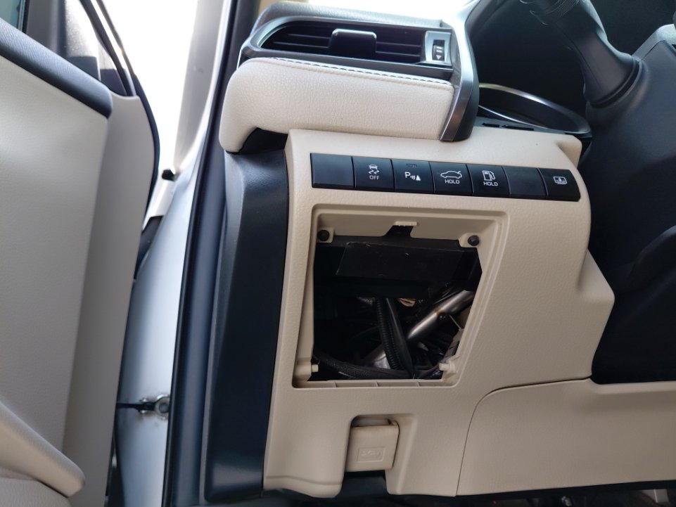 Toyota Camry GLE 2023 image