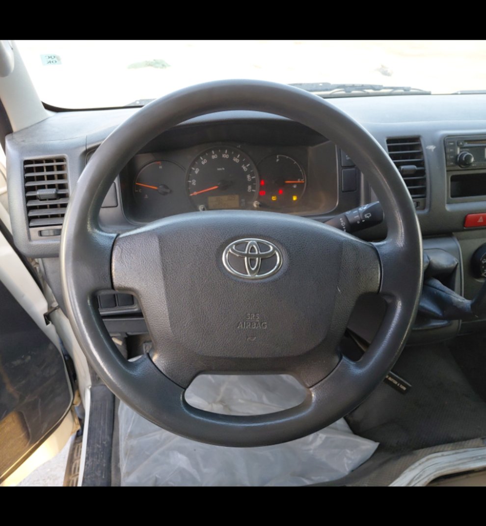 Toyota Hiace Bus  2017 image