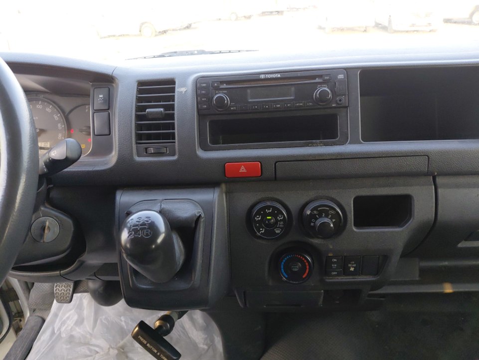 Toyota Hiace Bus  2017 image