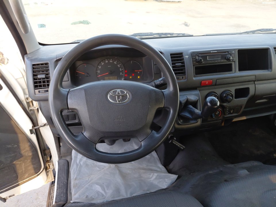 Toyota Hiace Bus  2017 image