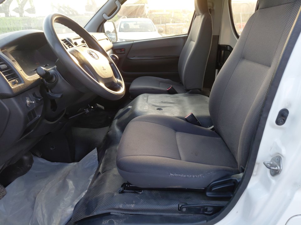 Toyota Hiace Bus  2017 image