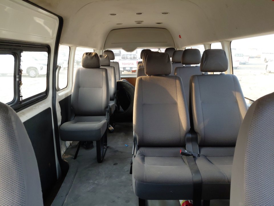 Toyota Hiace Bus  2017 image