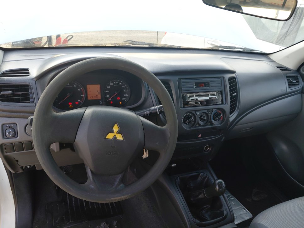 Mitsubishi L200  2017 image