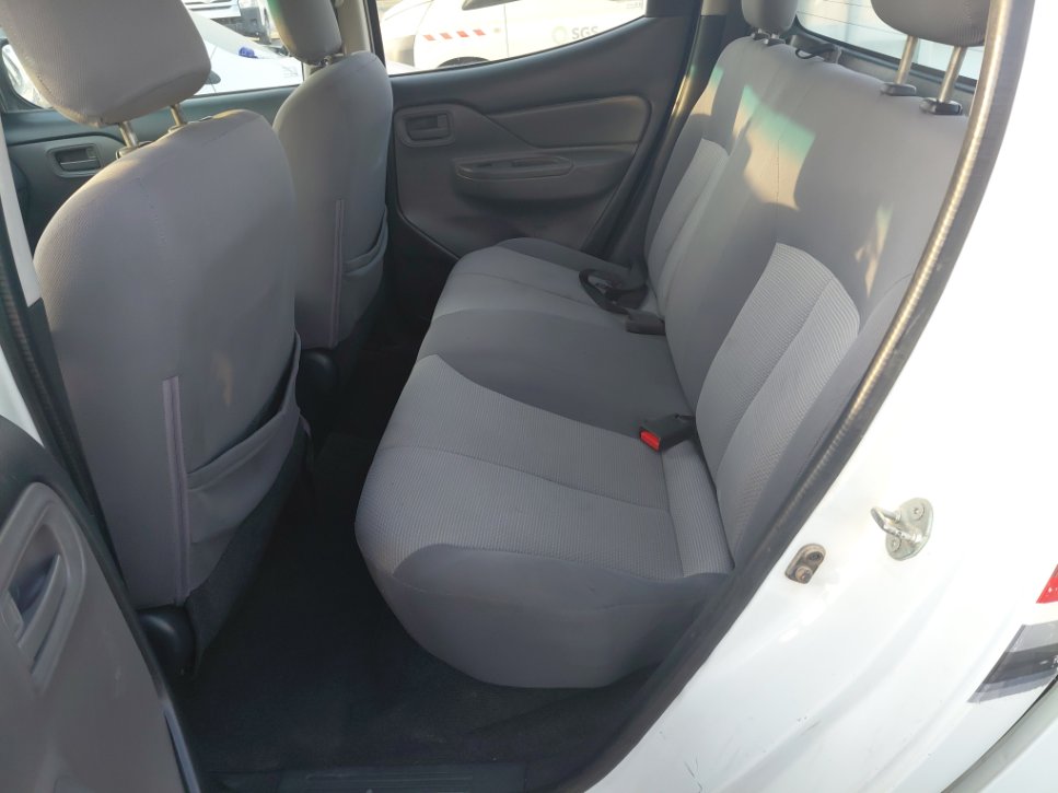 Mitsubishi L200  2017 image