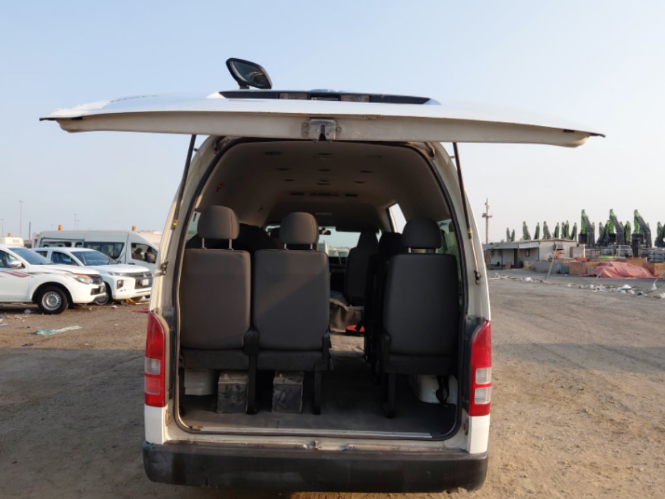 Toyota Hiace Bus  2017 image