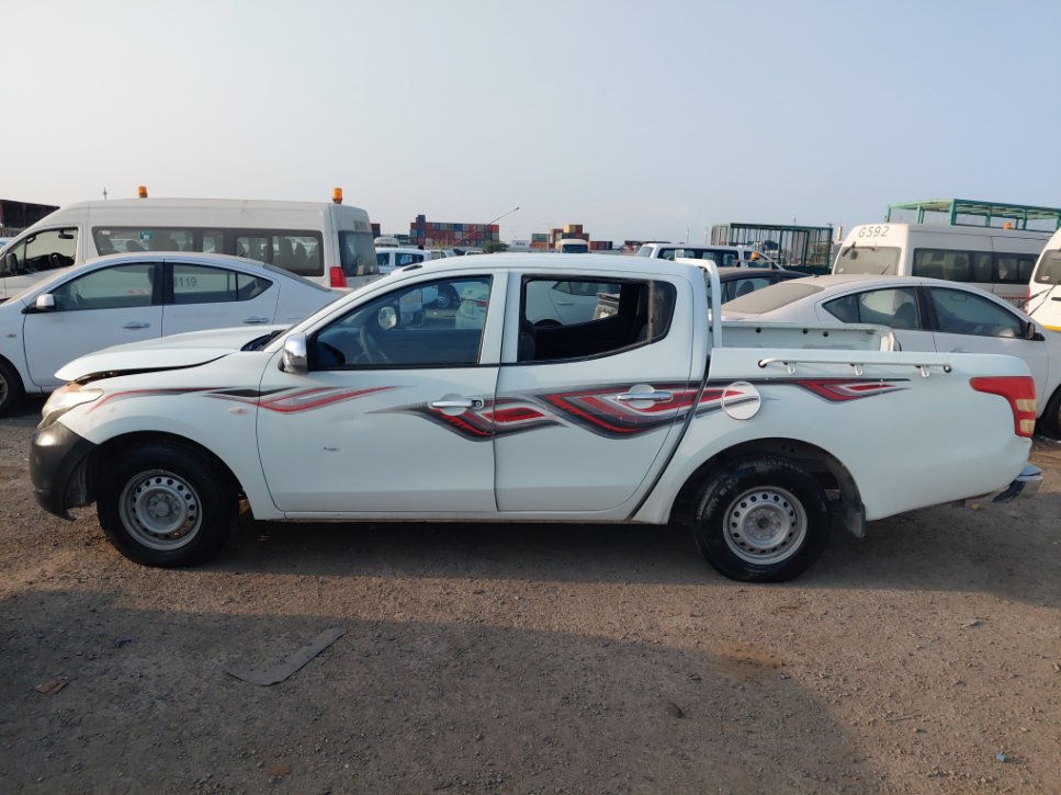 Mitsubishi L200  2017 image