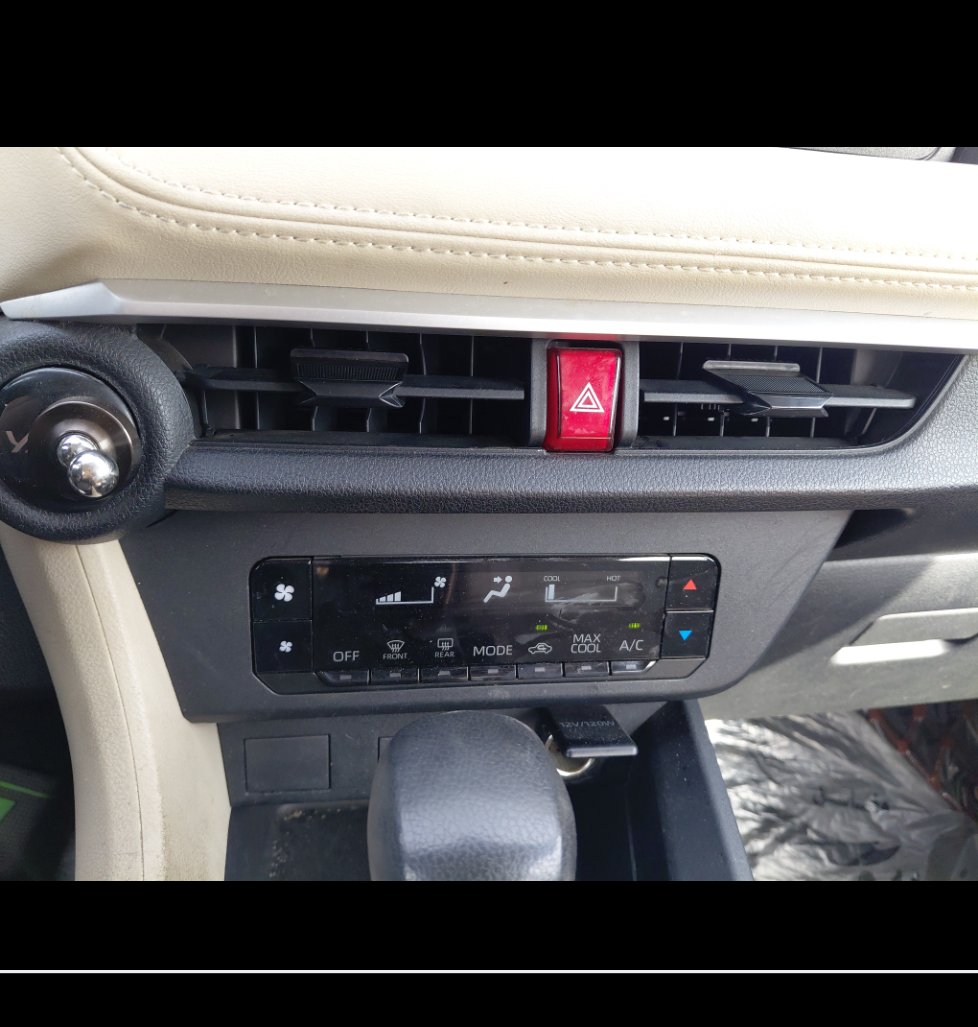 Toyota Yaris Y 2023 image