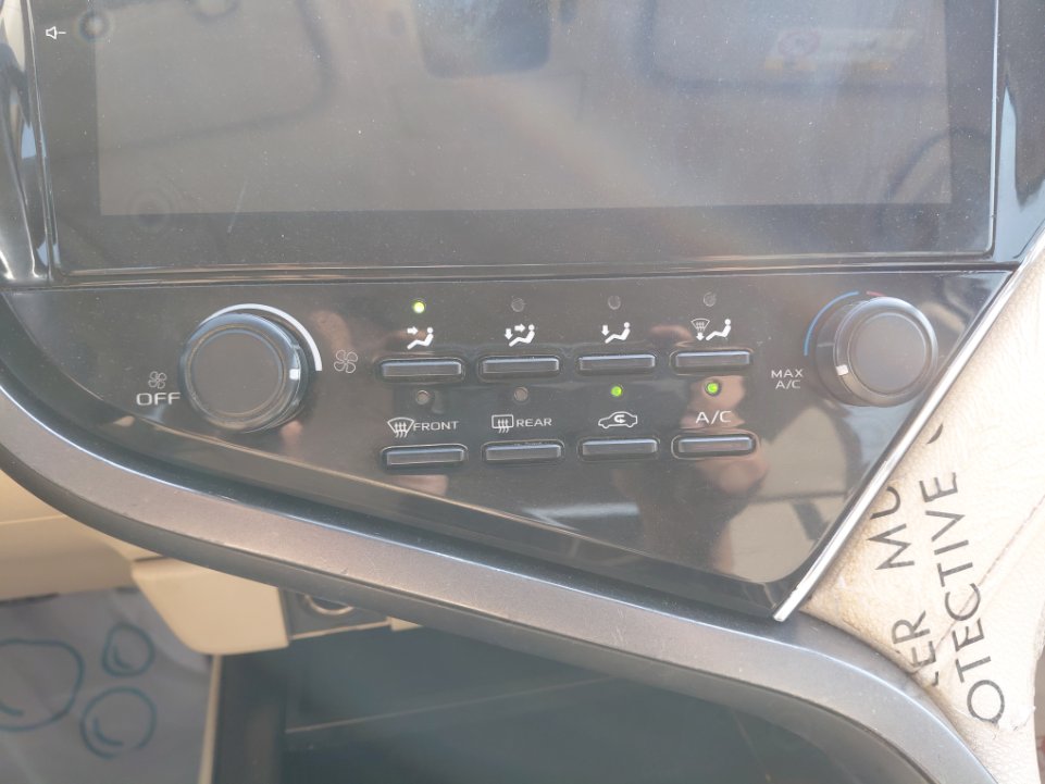 Toyota Camry LE STD 2018 image