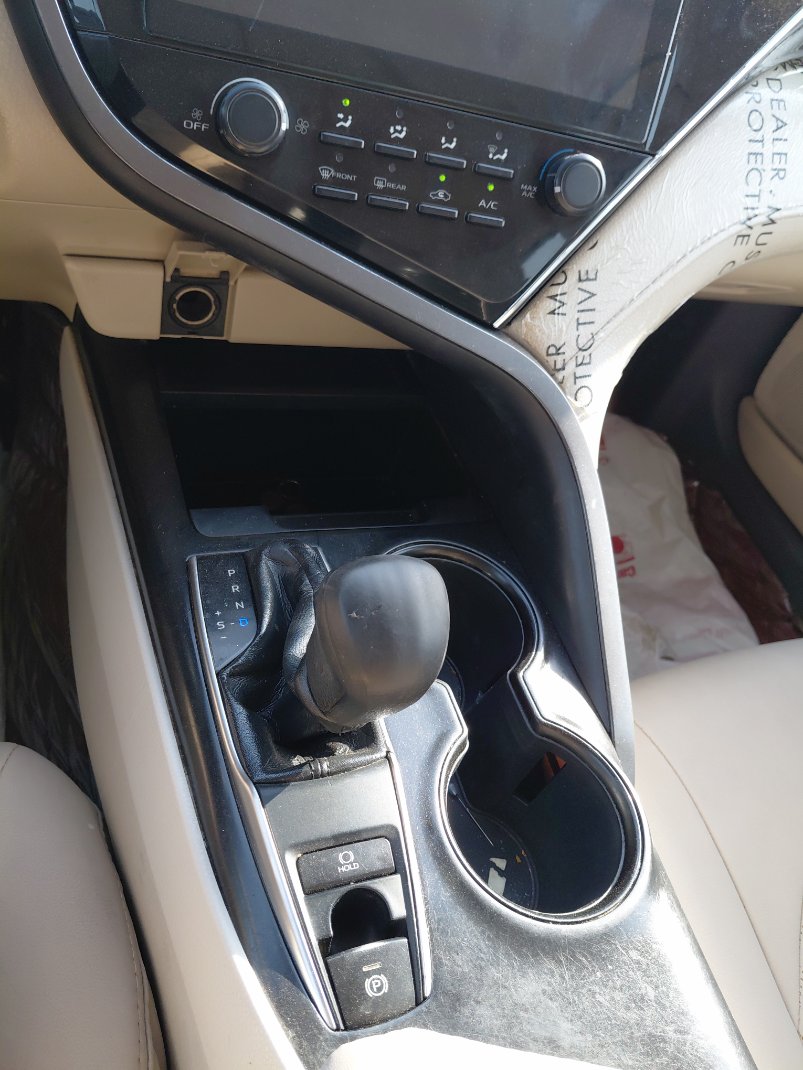 Toyota Camry LE STD 2018 image