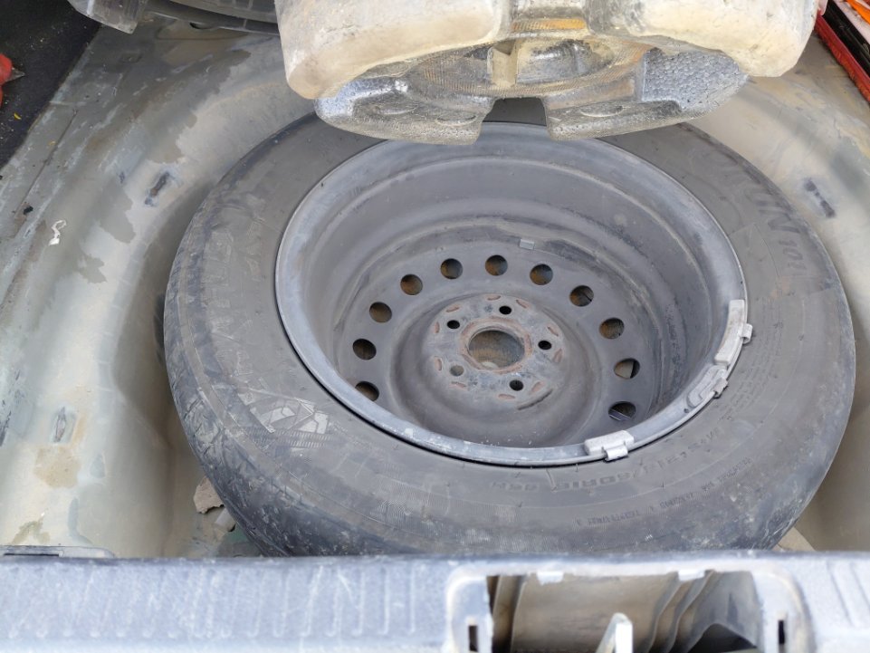 Toyota Camry LE STD 2018 image