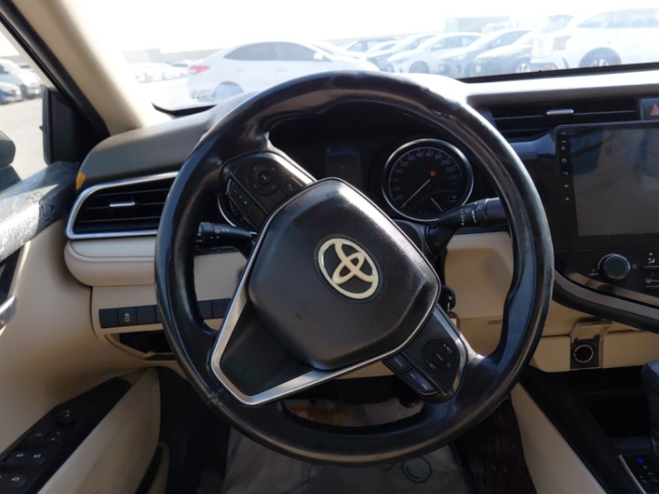 Toyota Camry LE STD 2018 image