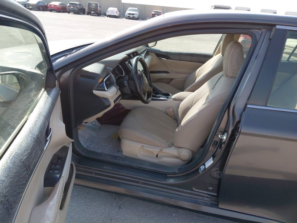 Toyota Camry LE STD 2018 image