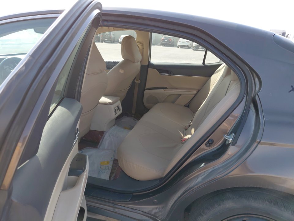 Toyota Camry LE STD 2018 image