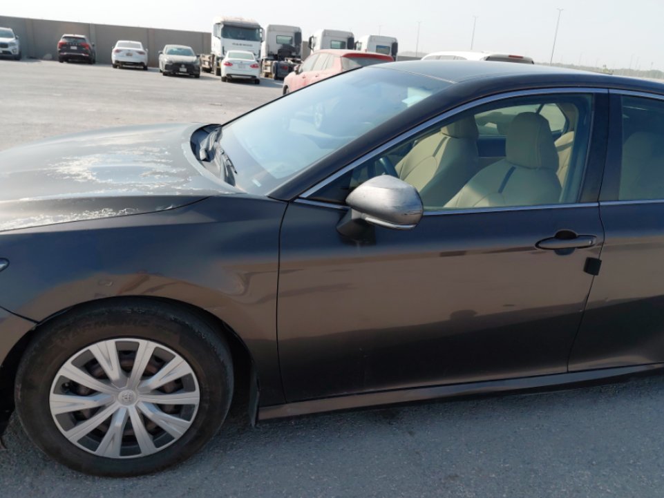 Toyota Camry LE STD 2018 image