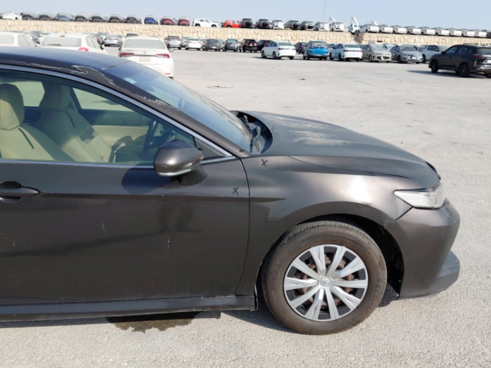 Toyota Camry LE STD 2018 image