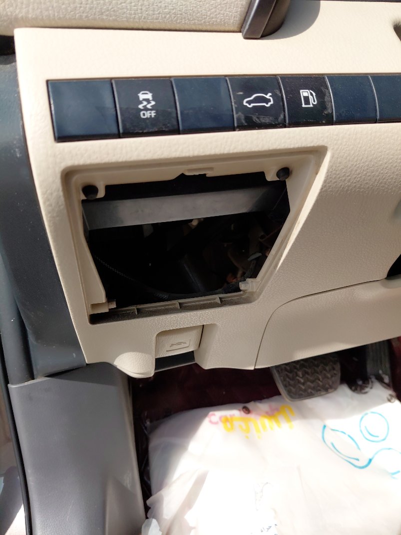 Toyota Camry LE STD 2018 image