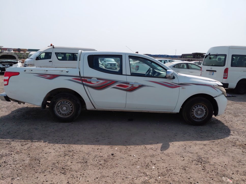 ميتسوبيشي L200  2017 image