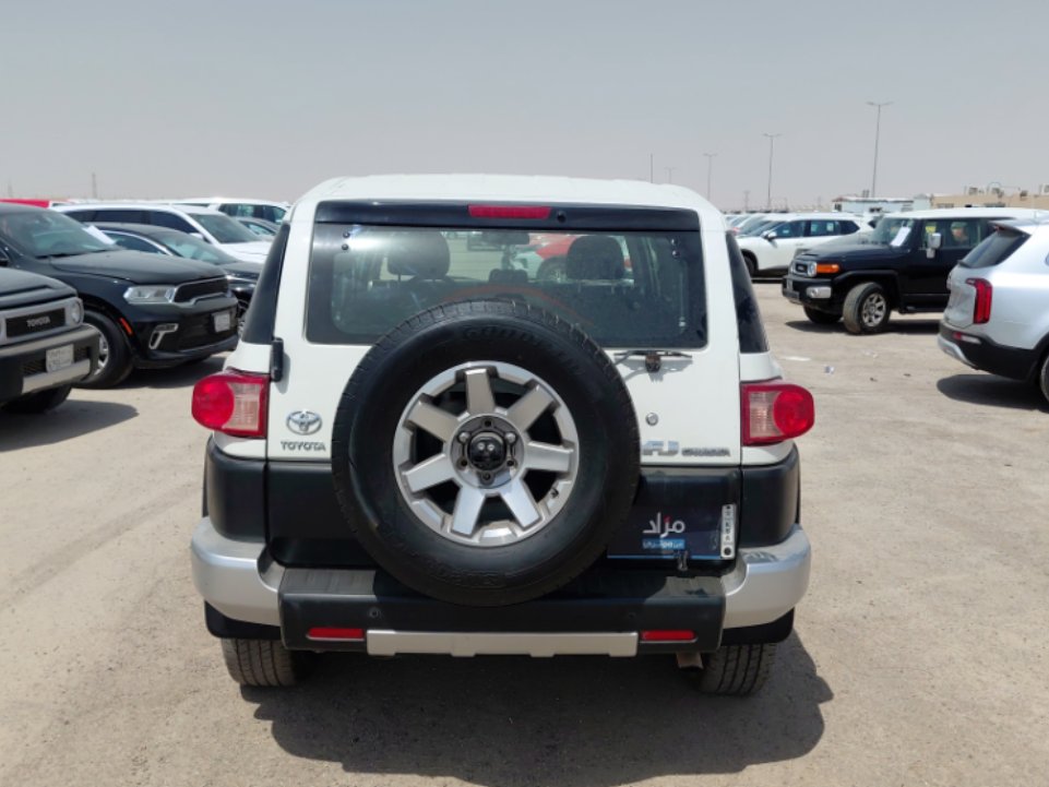 تويوتا إف جي كروزر  2023 image