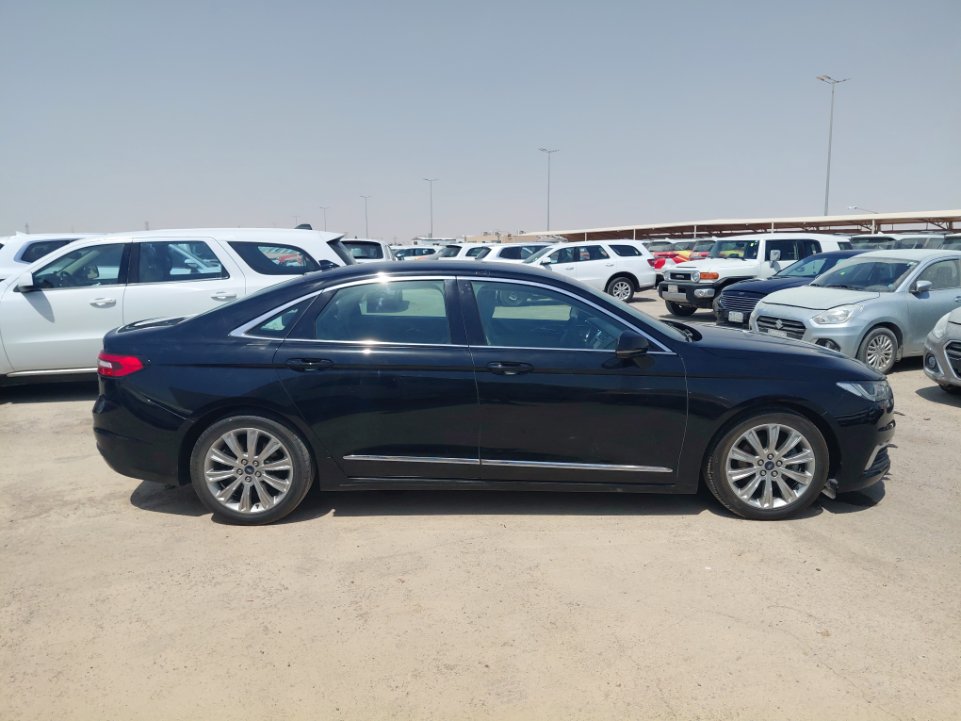 Ford Taurus  2020 image