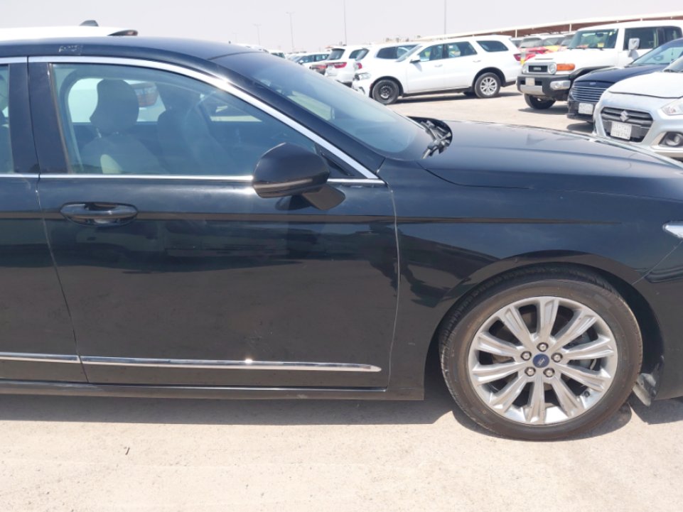 Ford Taurus  2020 image