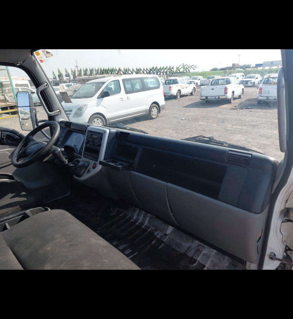Mitsubishi Canter FUSO 2017 image