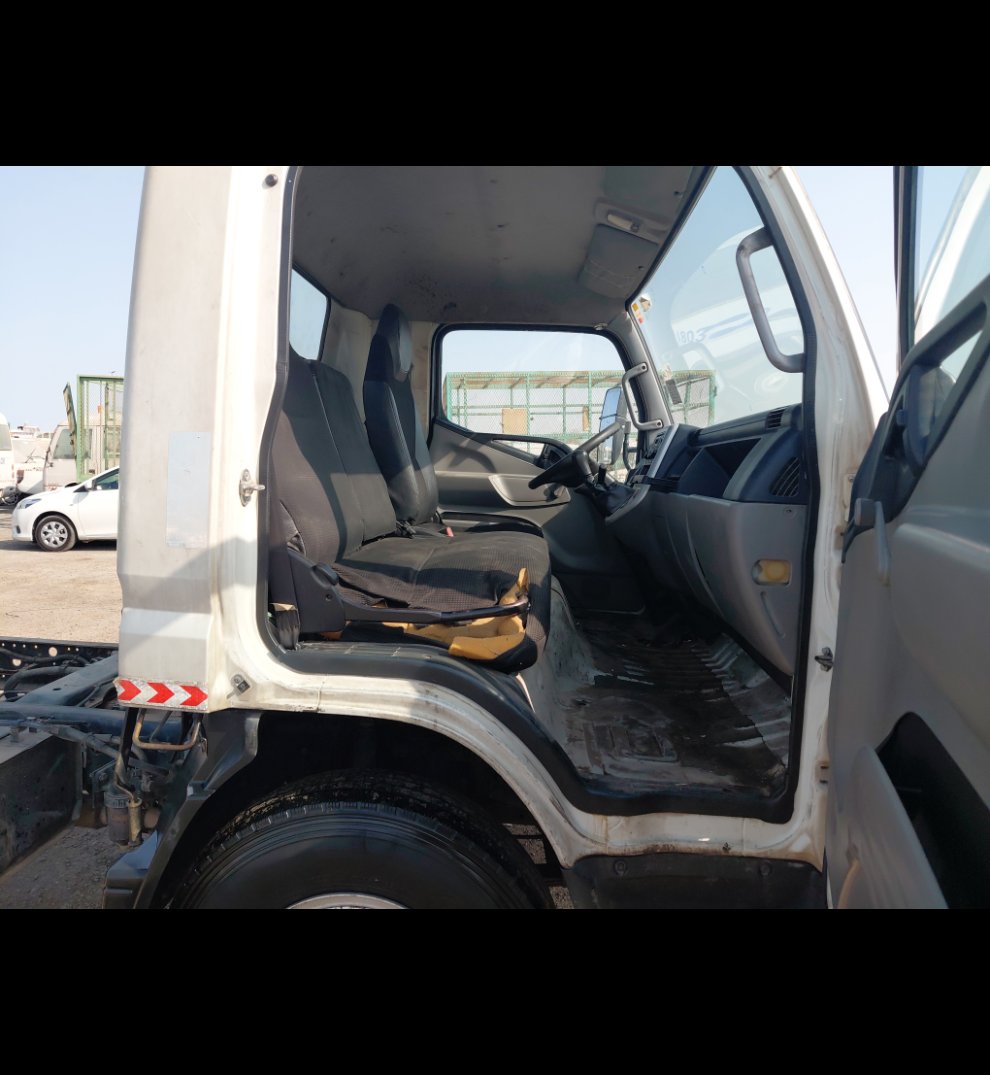 Mitsubishi Canter FUSO 2017 image
