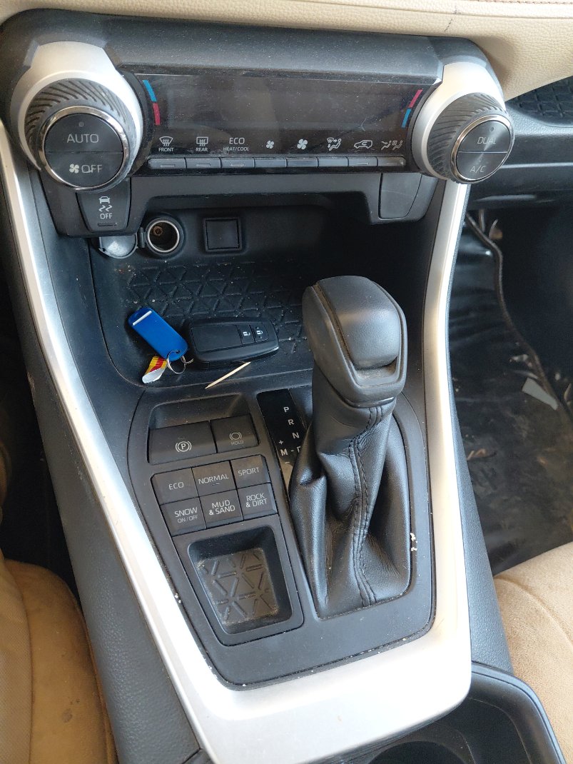 Toyota RAV4 XLE  2022 image