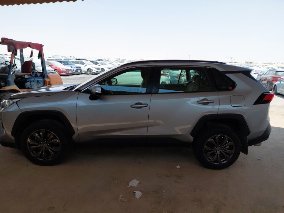 Toyota RAV4 XLE  2022 image