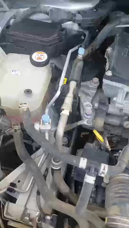 Toyota Corolla Cross LE HEV  2022 video