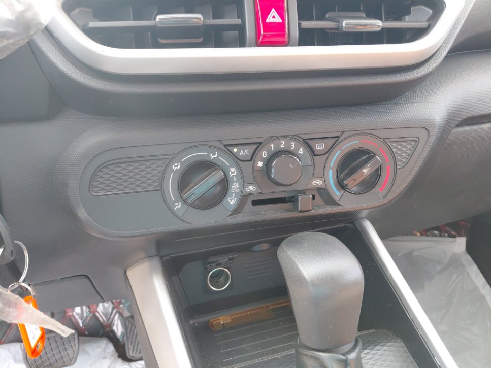 Toyota RAIZE XLE 2024 image