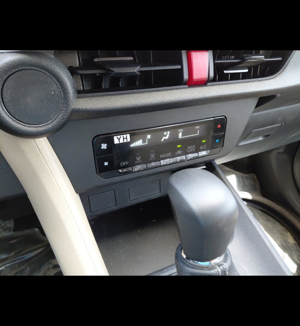 Toyota Yaris Y 2024 image