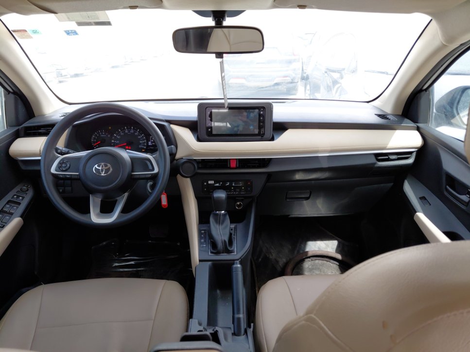 Toyota Yaris Y 2024 image