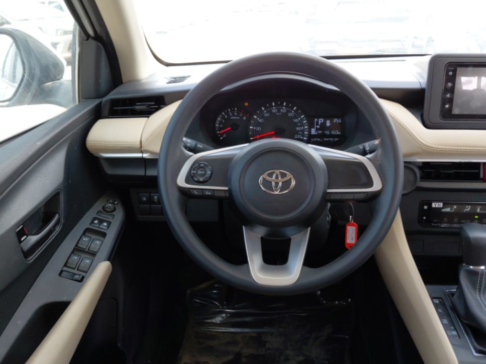 Toyota Yaris Y 2024 image