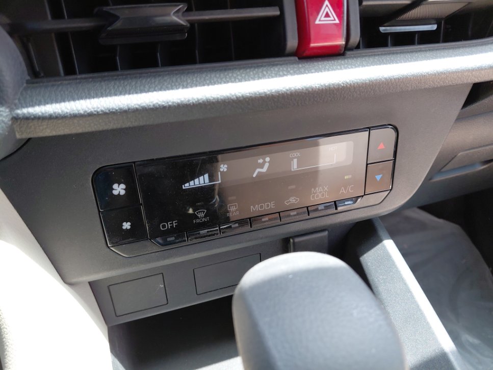 Toyota Yaris Y 2024 image