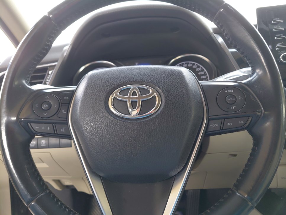 Toyota Camry GLE 2024 image