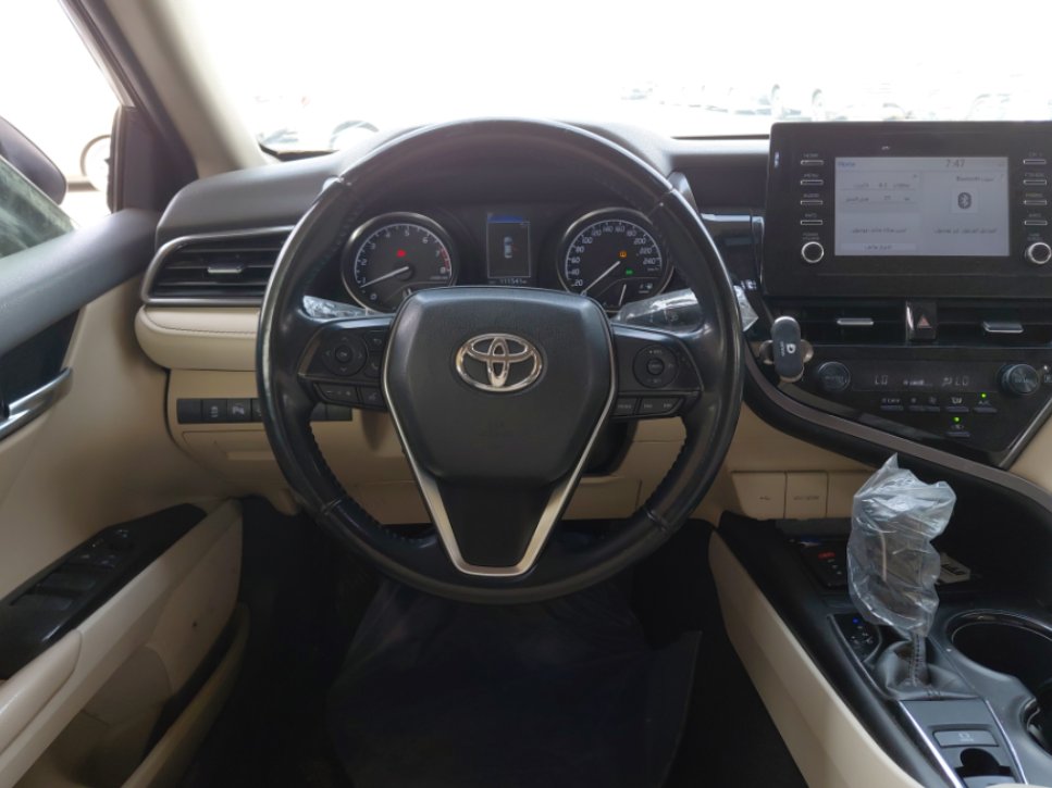 Toyota Camry GLE 2024 image