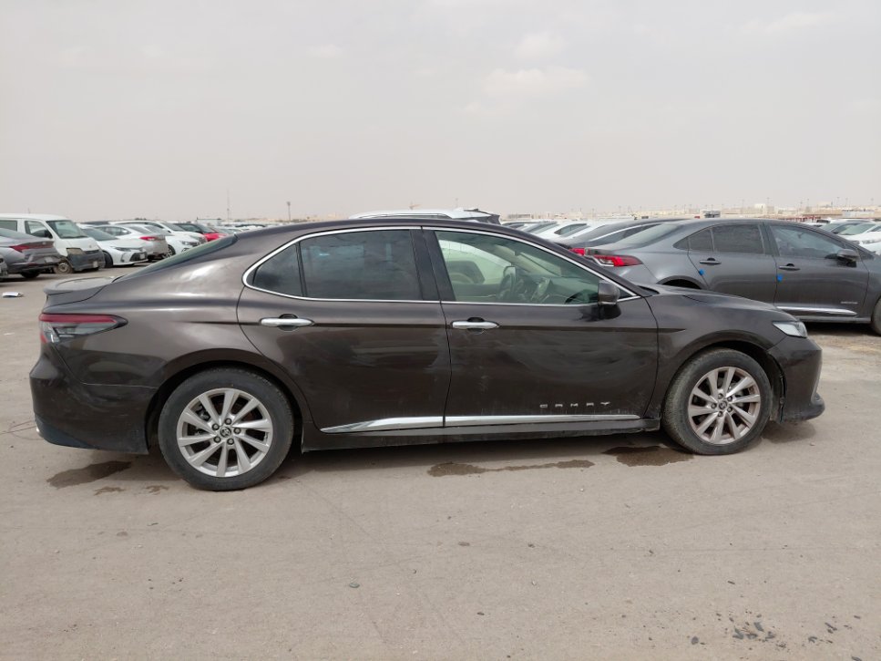 Toyota Camry GLE 2024 image