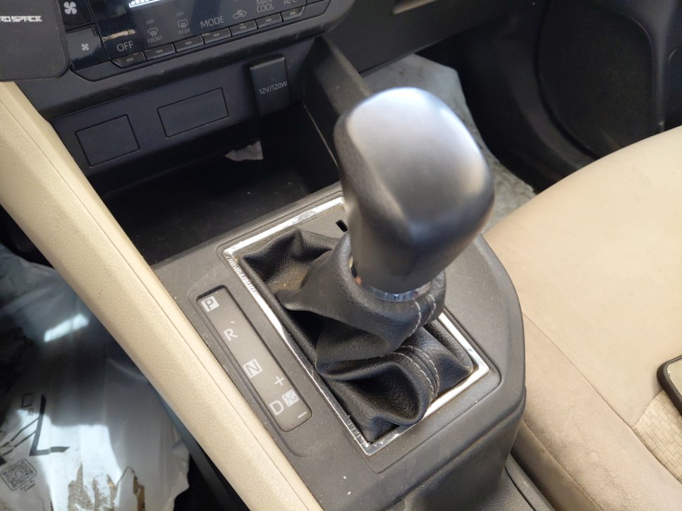 تويوتا يارس Y 2023 image