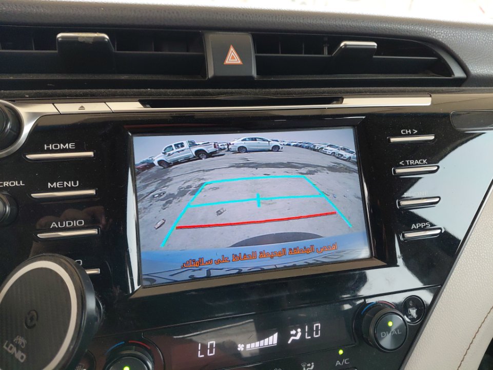 Toyota Camry GLE 2020 image