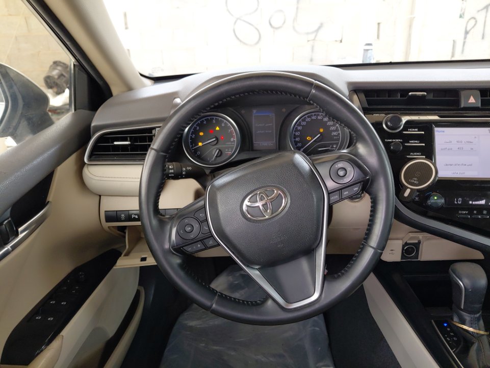 Toyota Camry GLE 2020 image