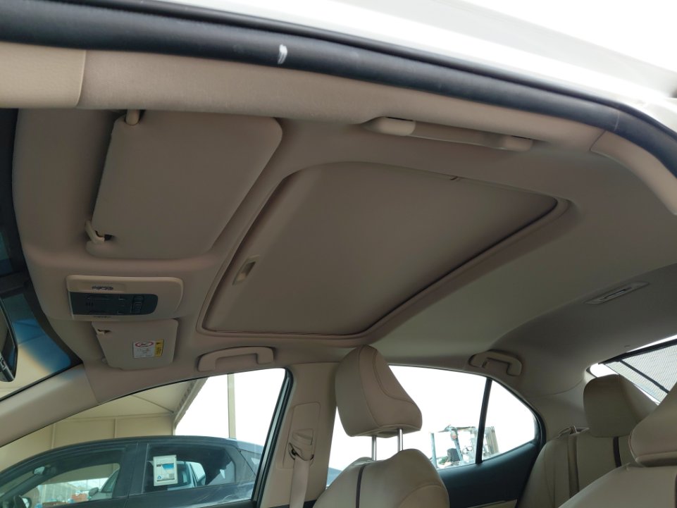 Toyota Camry GLE 2020 image