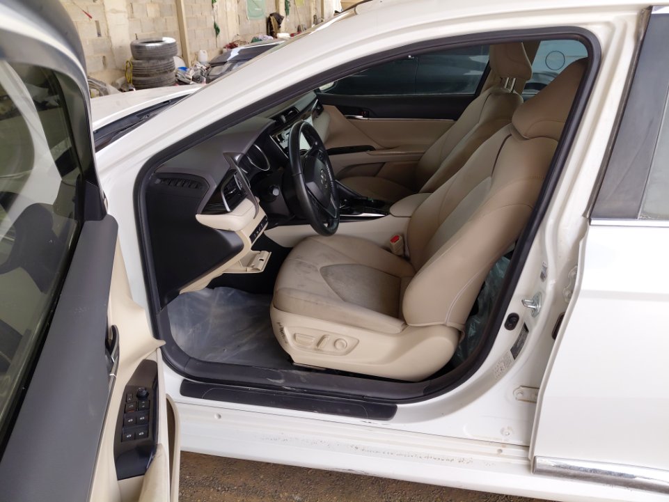 Toyota Camry GLE 2020 image