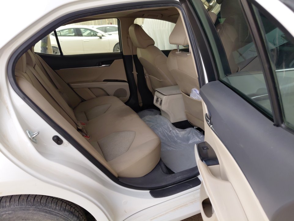 Toyota Camry GLE 2020 image