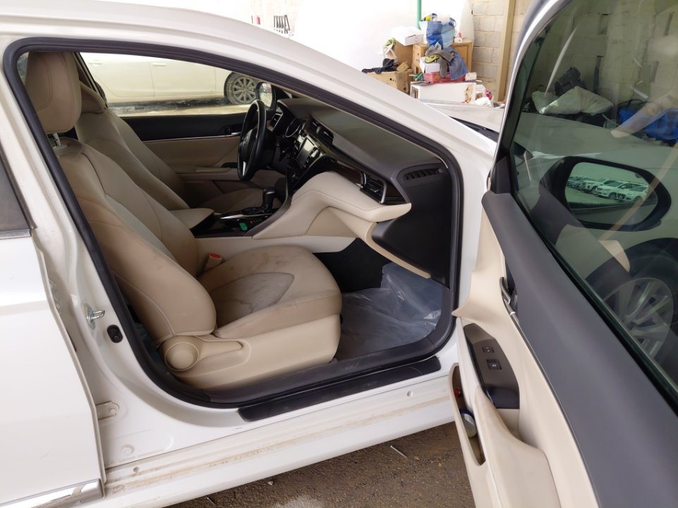 Toyota Camry GLE 2020 image