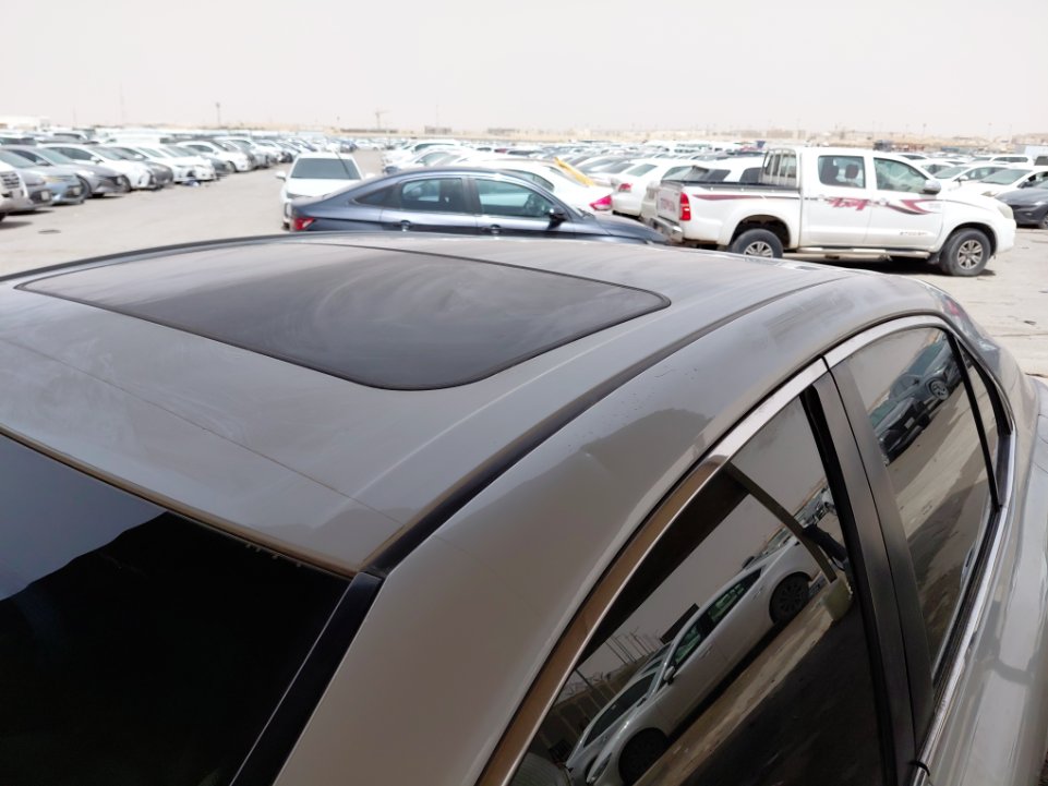 Toyota Camry GLE 2020 image