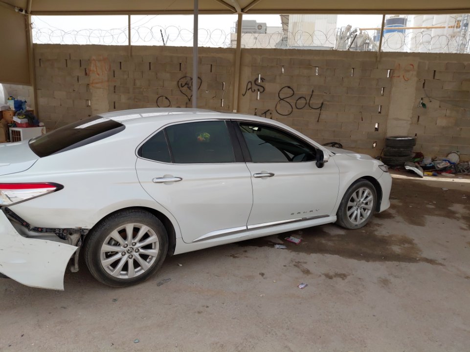 Toyota Camry GLE 2020 image