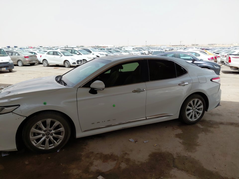 Toyota Camry GLE 2020 image