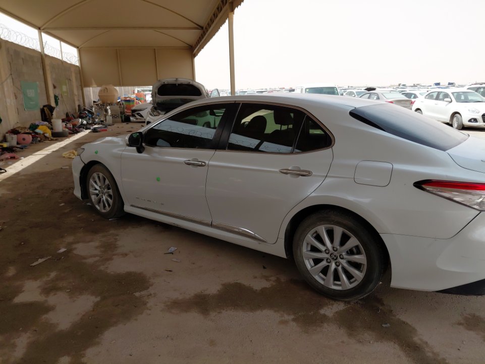 Toyota Camry GLE 2020 image